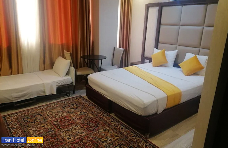 هتل های نزدیک مراکز خرید قشم و درگهان 4 نمایی از اتاق دو نفره هتل آرتا از هتل های نزدیک مراکز خرید قشم