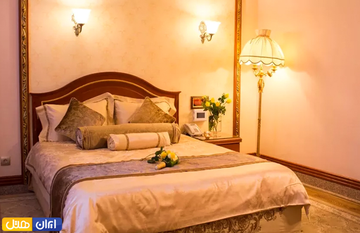 امکانات رایگان هتل قصر طلایی (گلدن پالاس) مشهد 3 اتاق دو نفره با دکوری زیبا و آرمش بخش در هتل گلدن پالاس مشهد