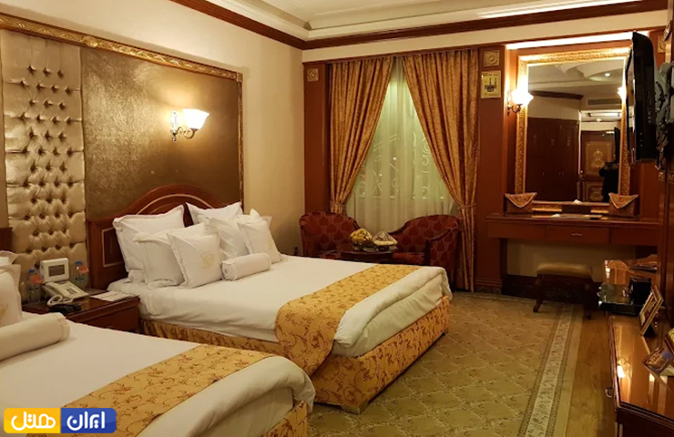 امکانات رایگان هتل قصر طلایی (گلدن پالاس) مشهد 7 نمایی زیبا از طراحی جذاب و دلنشین اتاق هتل گلدن پالاس مشهد