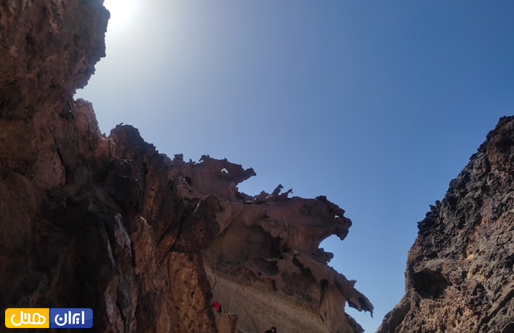 تصویری زیبا از صخره‌ها و سنگ‌هایی که در دره مجسمه‌ها به شکل‌های عجیب درآمده‌اند