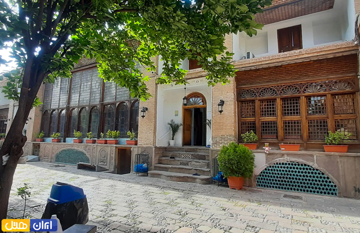 جاهای دیدنی قزوین، از الموت پر رمز و راز تا طبیعت چشمنواز 27 حیاط دلنشین و بنای آجری با تزئینات خاص و چشمنواز در حسینیه امینیها