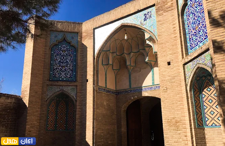 جاهای دیدنی قزوین، از الموت پر رمز و راز تا طبیعت چشمنواز 21 نمایی زیبا با سایه روشن آفتاب و سایه از طاق ورودی و مقرنسکاریهای جذاب مسجد جامع قزوین