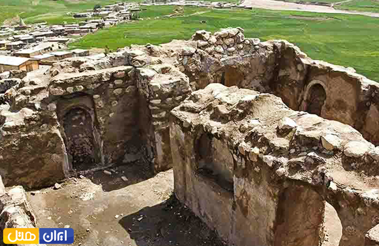 تصویری از بقایای دژ پشت قلعه از آثار تاریخی شهر آبدانان ایلام