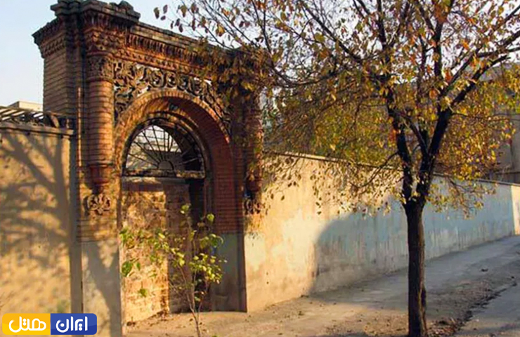 جاهای دیدنی کرمانشاه؛ از معبد آناهیتا تا بیستون زیبا! 29 عکسی از پاییز دلنشین در حیات خانه تاریخی معین الکتاب با معماری چشمنواز