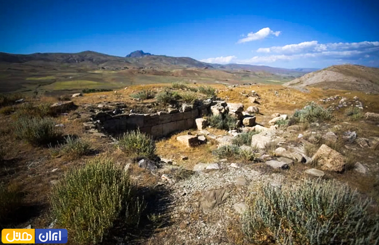 تصویری از بقایای قلعه تاریخی چاووش تپه از جاهای دیدنی وان 