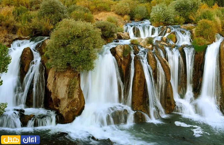 جاهای دیدنی وان؛ از سیاحت در مناظر طبیعی تا تفریحهای مهیج 6 بهار زیبا و طبیعت سرسبز در کنار آبشار مرادیه استان وان از جاذبه های دیدنی این شهر