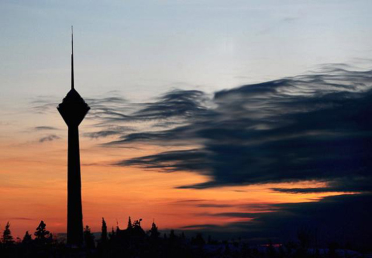 نمای شب برج میلاد