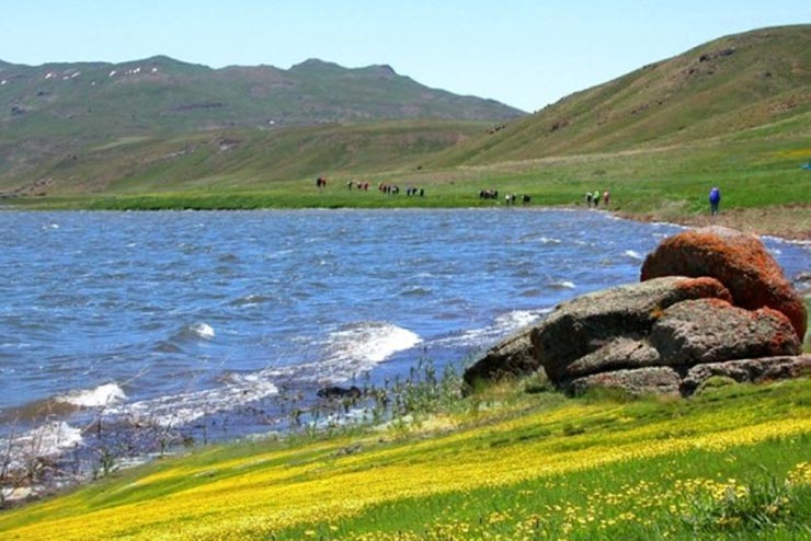 دریاچه نئور