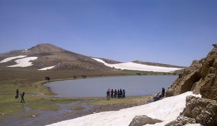دریاچه و کوه برم سپیدان شیراز
