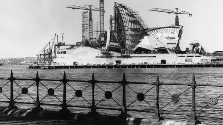 Construction of the shell-shaped roof.