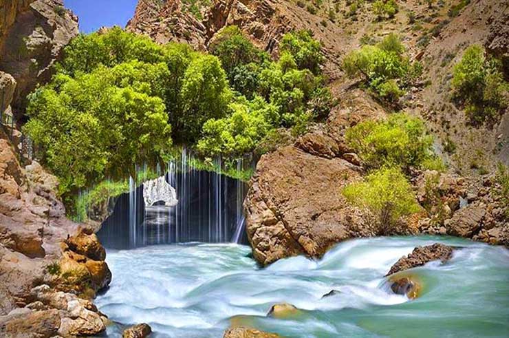 آبشارآب ملخ سمیرم، پدیده ای شگفت انگیز