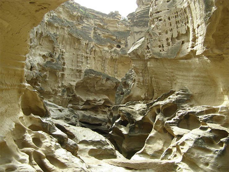 تنگه ی چاهکوه