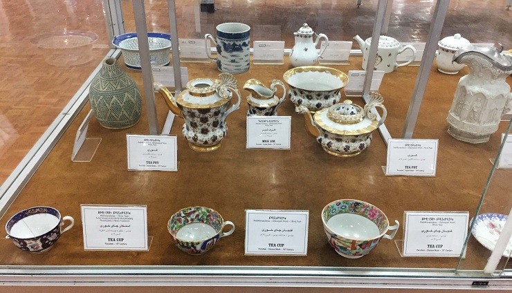 بخش ظروف چینی و سفالی