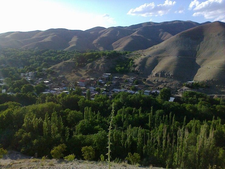 چشم انداز سرسبز روستای برغان
