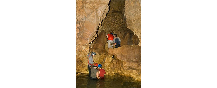 غار آبی دانیال سلمانشهر