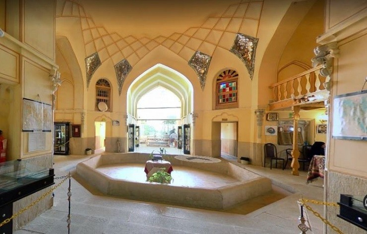 عمارت کلاه فرنگی باغ دلگشا درون