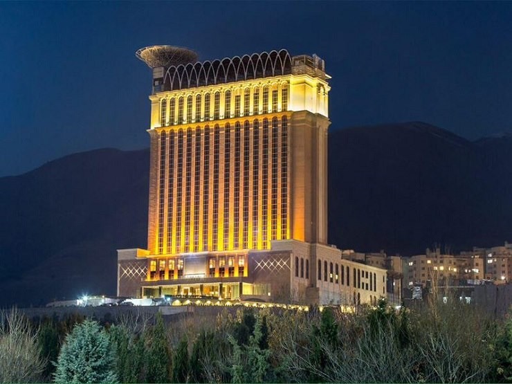 ساختمان هتل اسپیناس پالاس