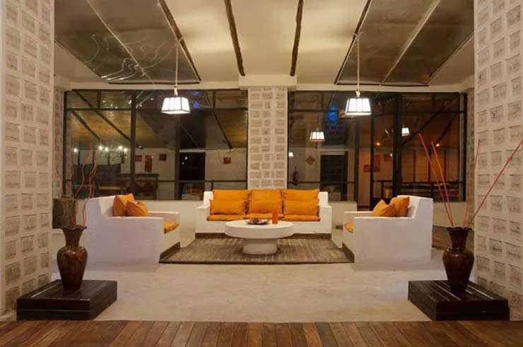 lobby of Palacio de Sal,