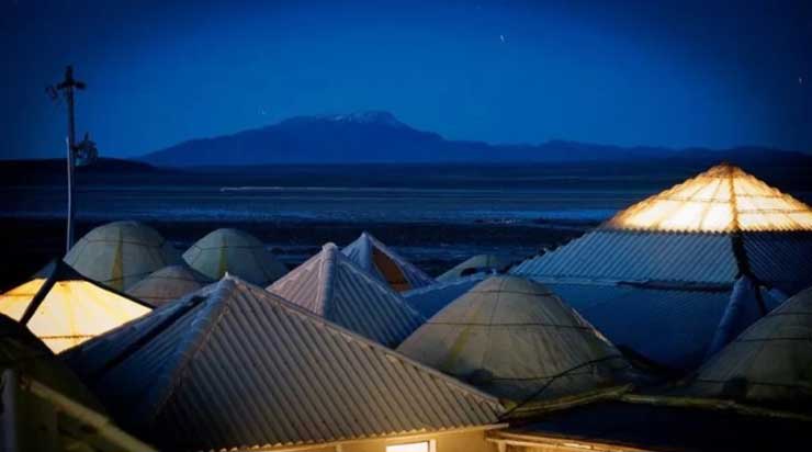 The peaceful Salar de Uyuni surrounding the hotel is an especially savory view at night. Image courtesy of the hotel.