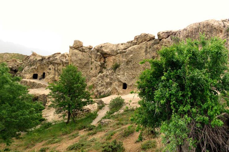 غار سنگی حسین کوهکن