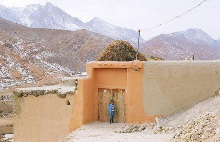 آیین گِل‌ هاکُنی در شهر مُجِن سمنان