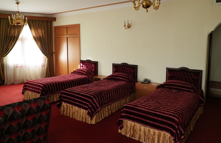 اتاق سه تخته هتل جمشید کرمانشاه