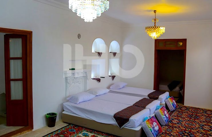 اتاق سه تخته هتل عمارت بامگاه کرمانشاه