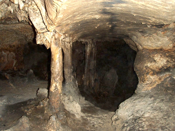 غار چاه در غول