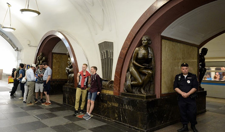 METRO STATIONS IN MOSCOw