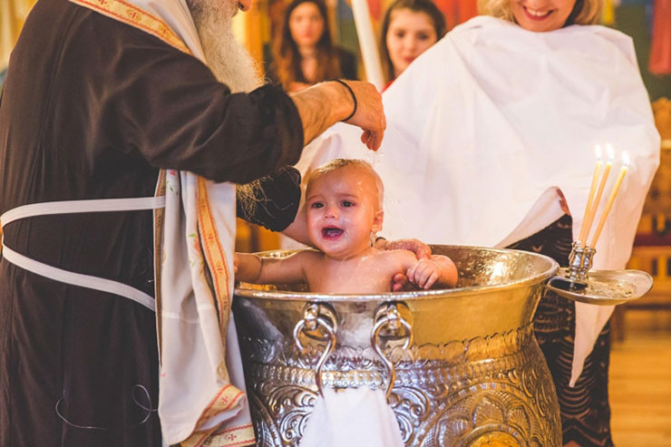 غسل تعمید در یونان