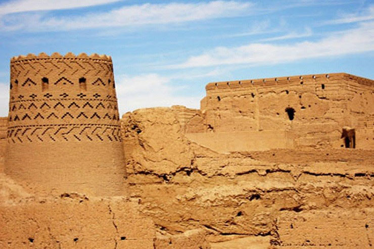 نارین قلعه میبد