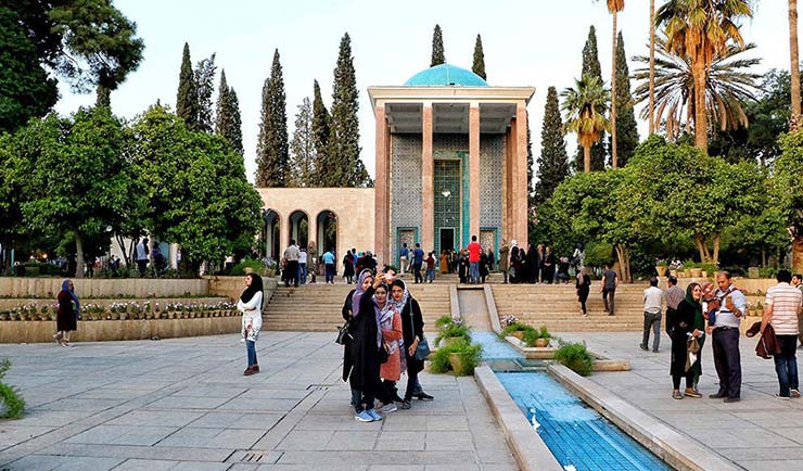 عکس از مقبره حافظ شیرازی